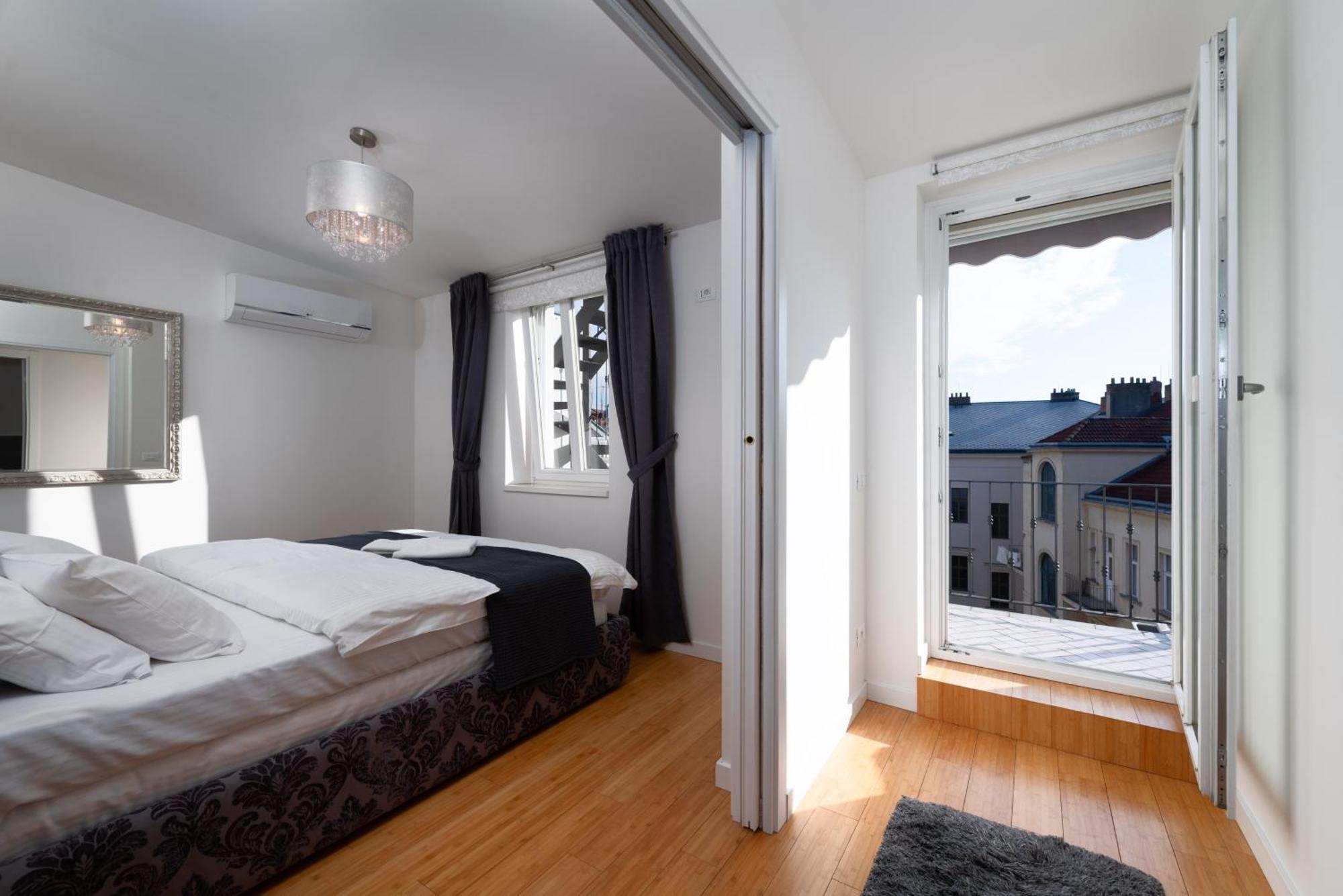Two-Level Apart With A Terrace Near The Vltava River Prague Extérieur photo