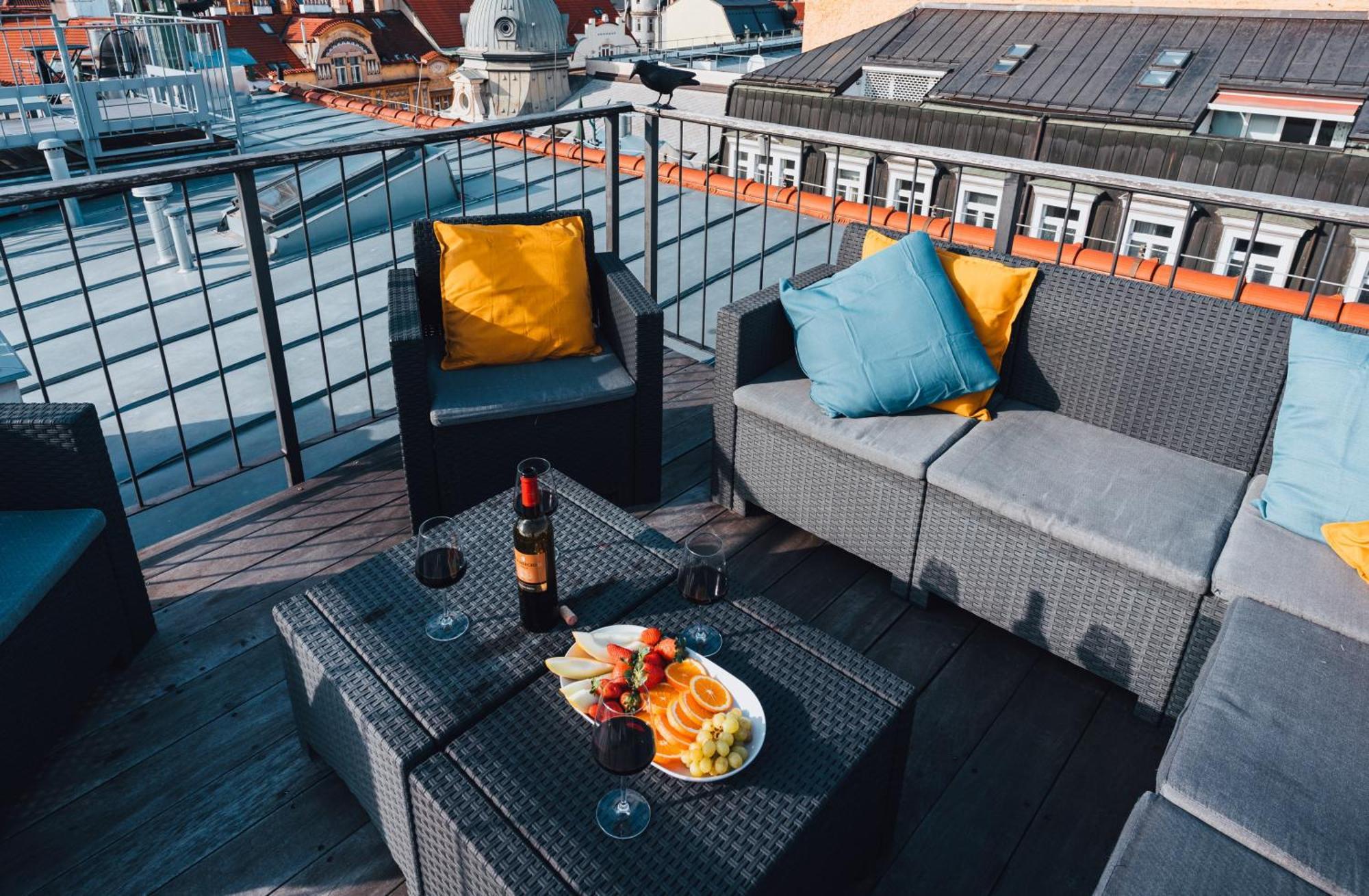 Two-Level Apart With A Terrace Near The Vltava River Prague Extérieur photo