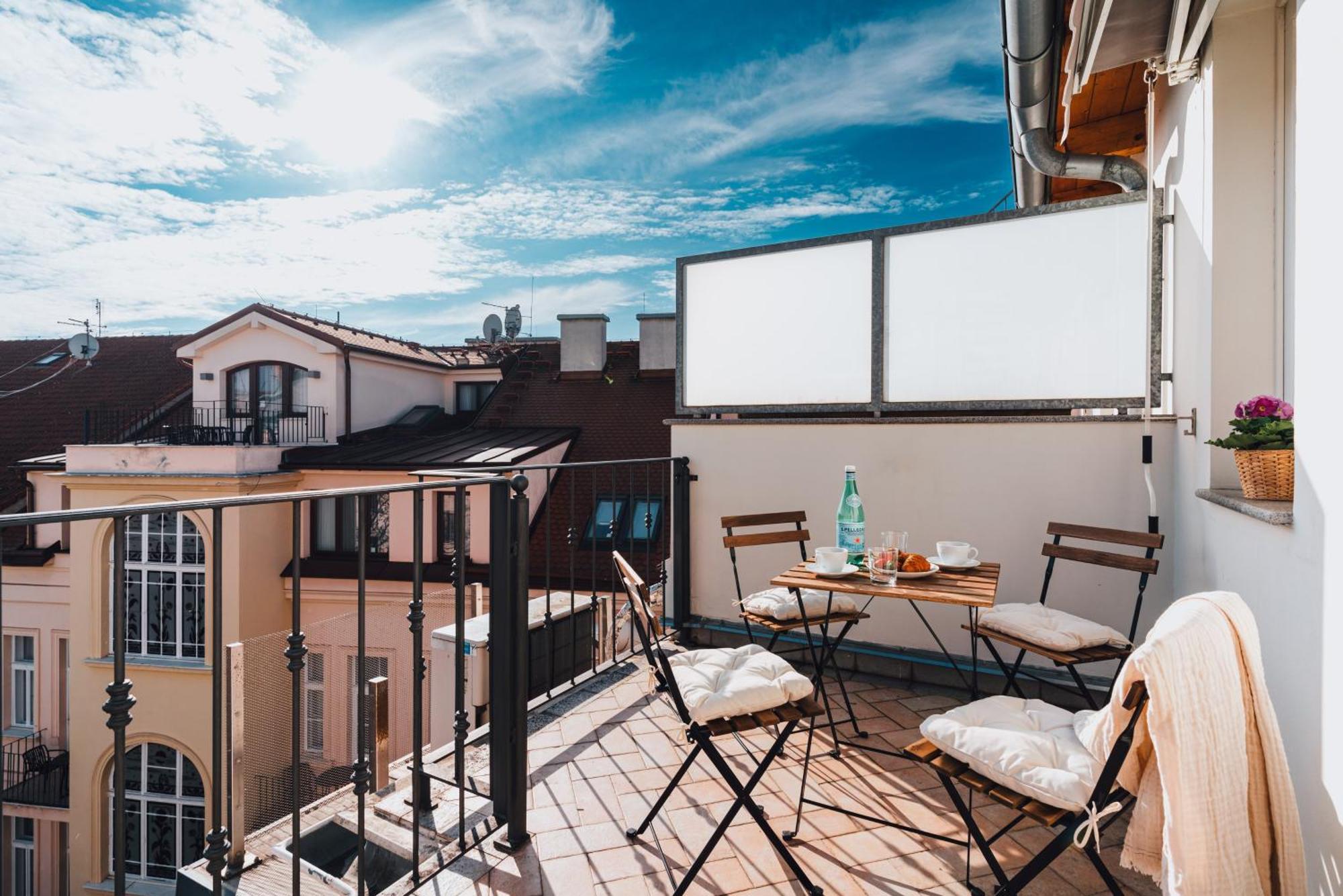 Two-Level Apart With A Terrace Near The Vltava River Prague Extérieur photo