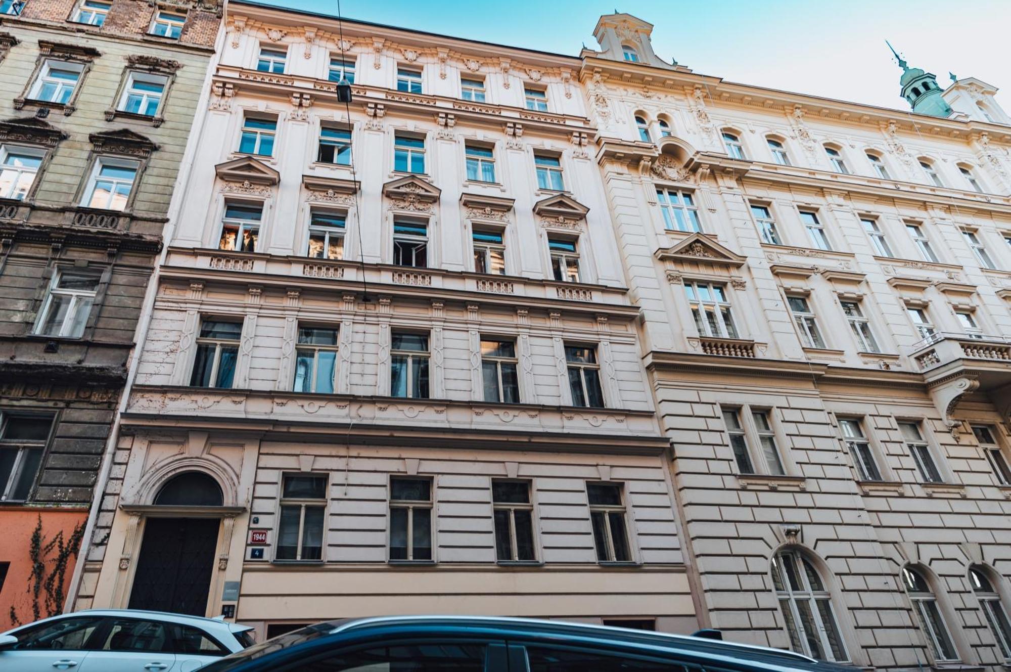 Two-Level Apart With A Terrace Near The Vltava River Prague Extérieur photo